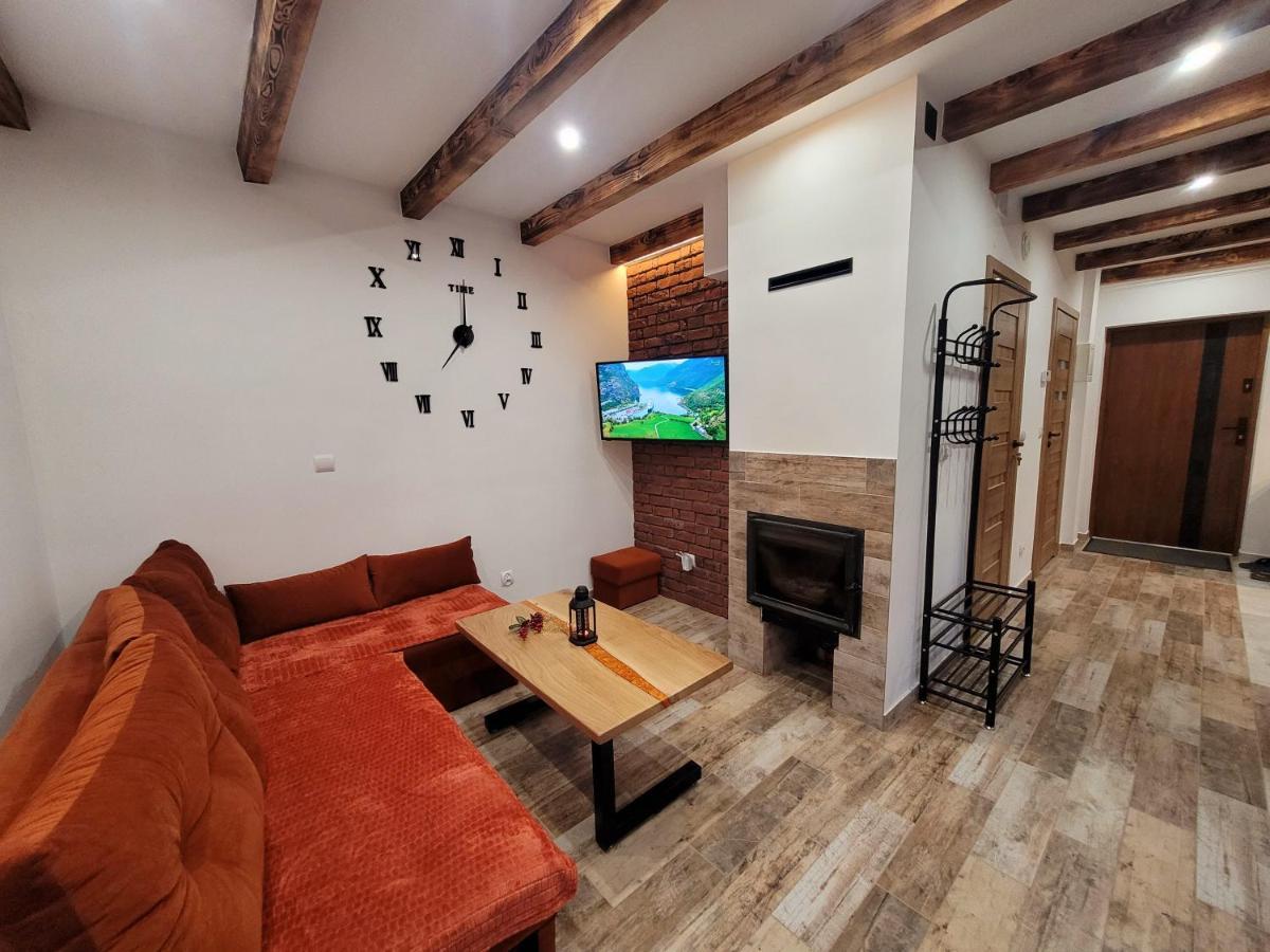 Urocza Kryjowka Ze Spa Lesko Exterior foto