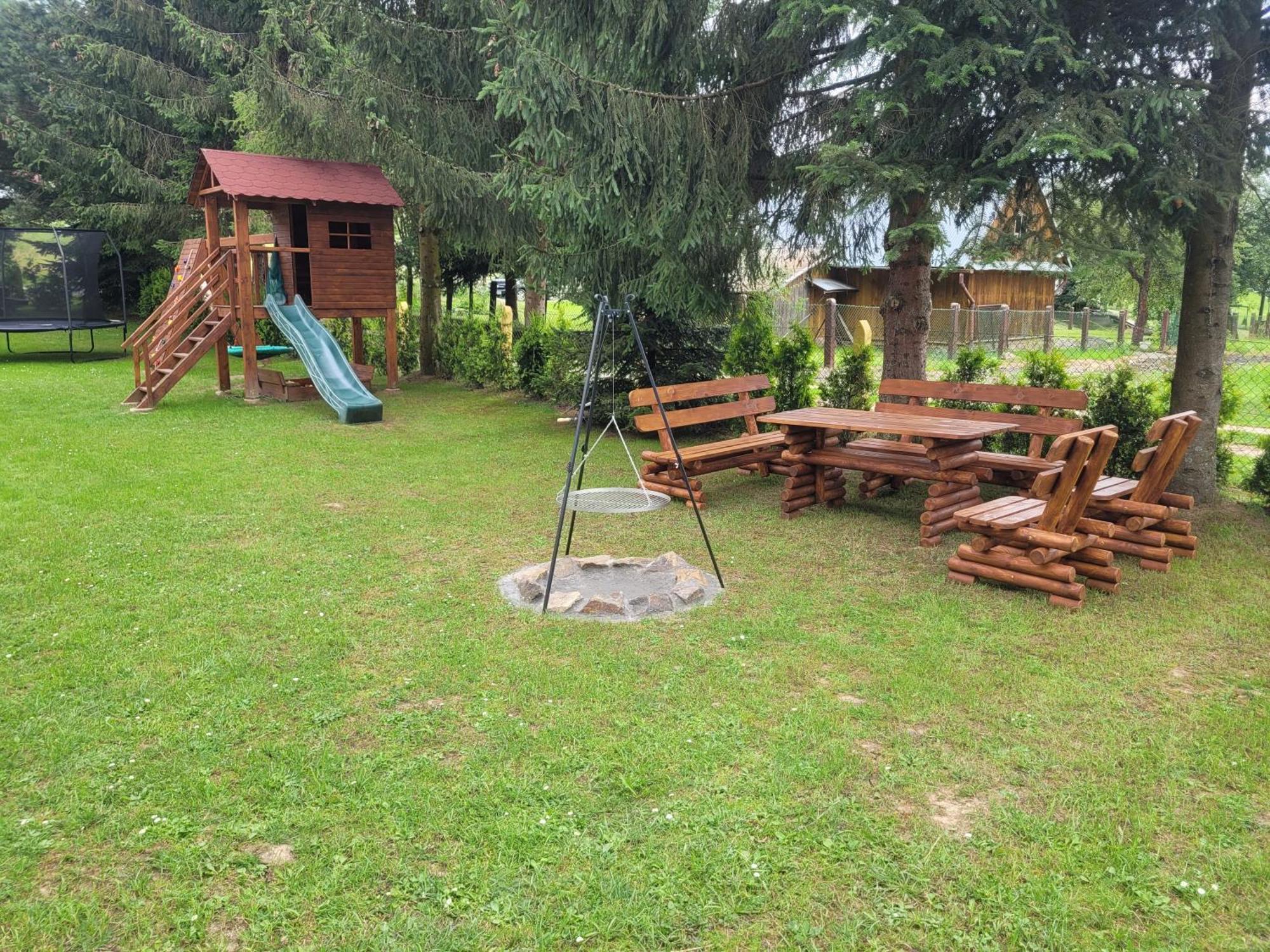 Urocza Kryjowka Ze Spa Lesko Exterior foto